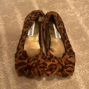 Little girls excellent condition leopard print ballet flats with bows
